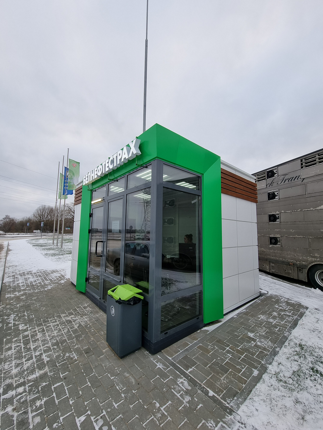 Пункт страховых услуг 3260х4010х3000 мм